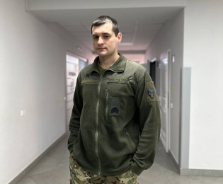 photo 5325951690236171984 y